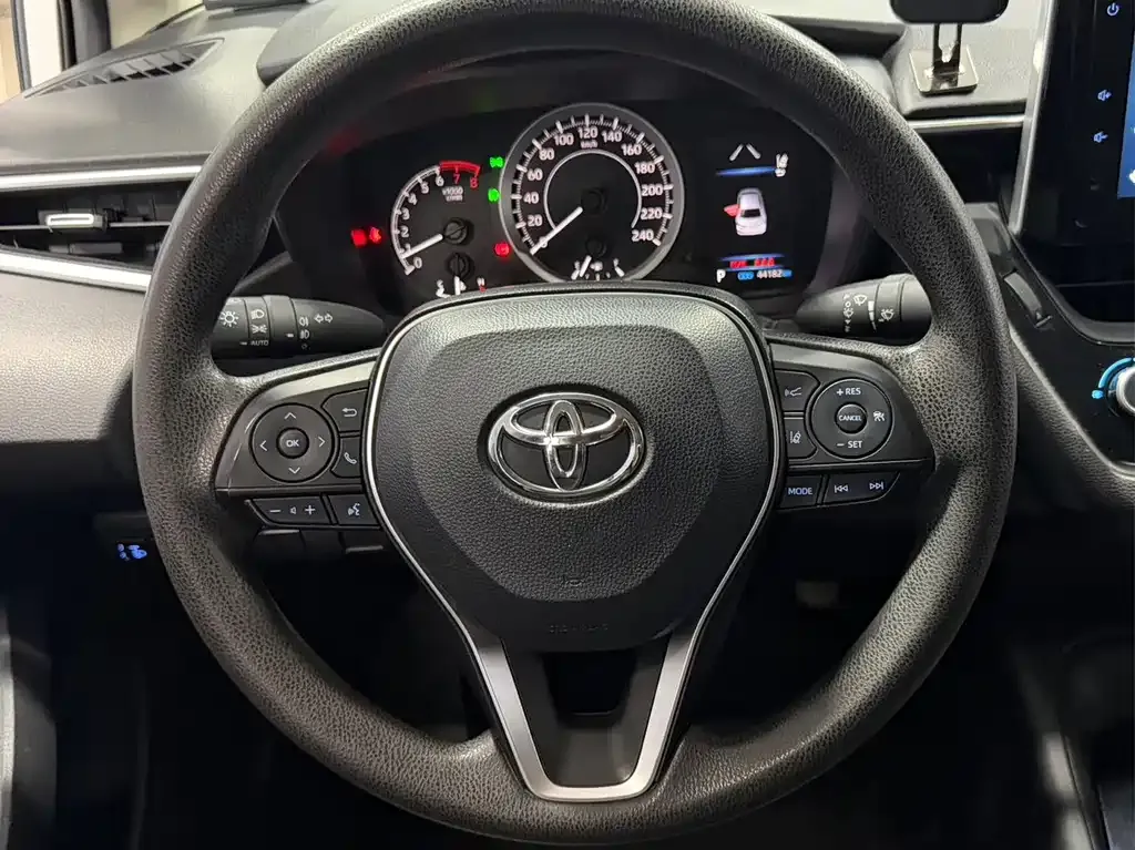Toyota Corolla — фото 5