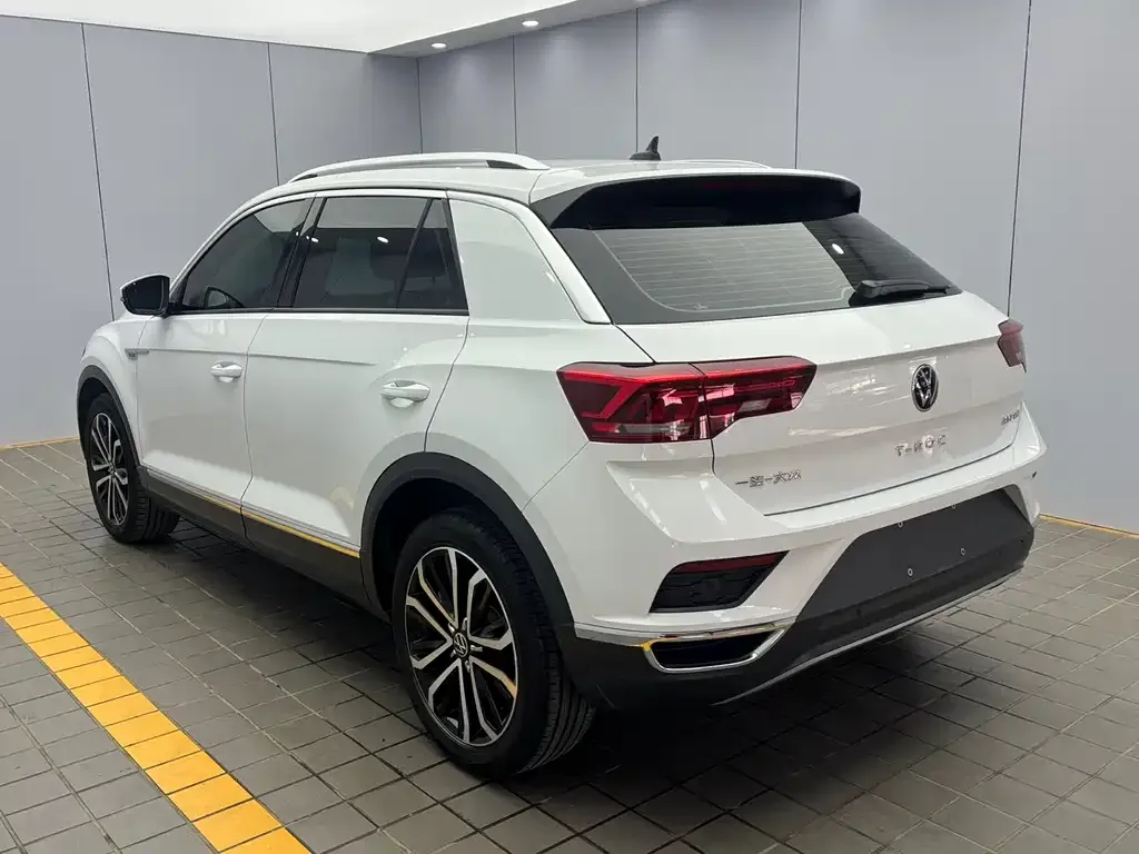 Volkswagen T-Roc — фото 9