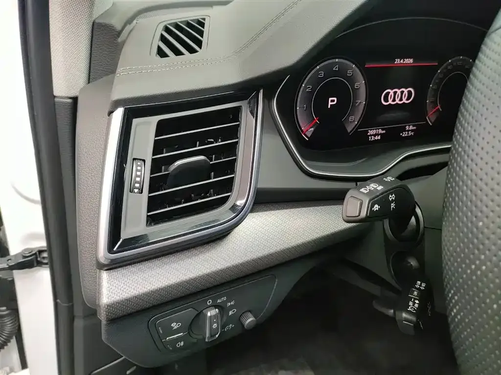 Audi Q5L — фото 9