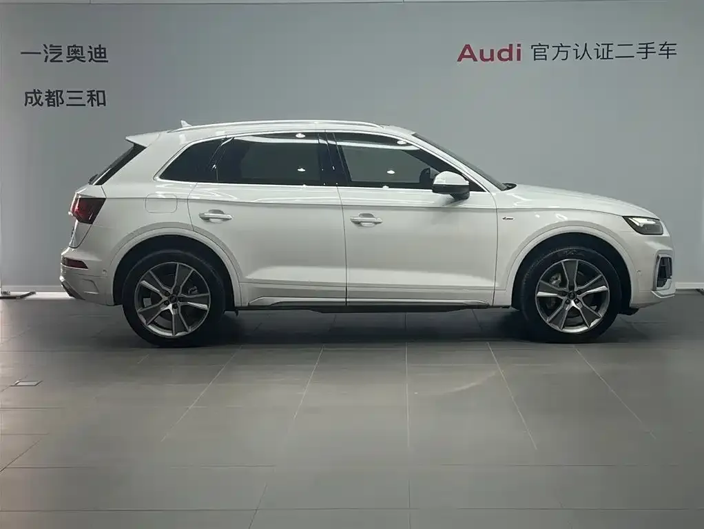 Audi Q5L — фото 10