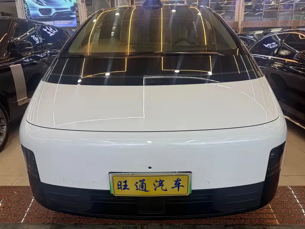 Li Auto MEGA — фото 8