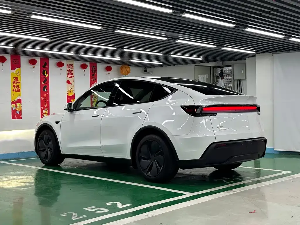 Tesla Model Y — фото 7