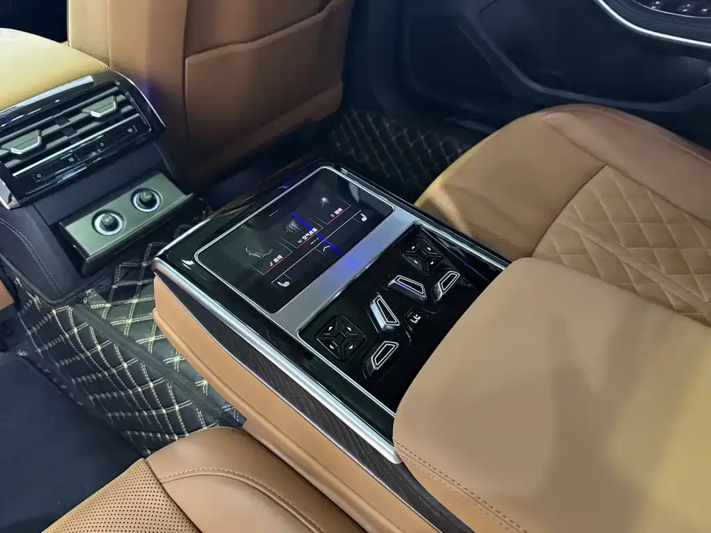 Audi A8 — фото 8