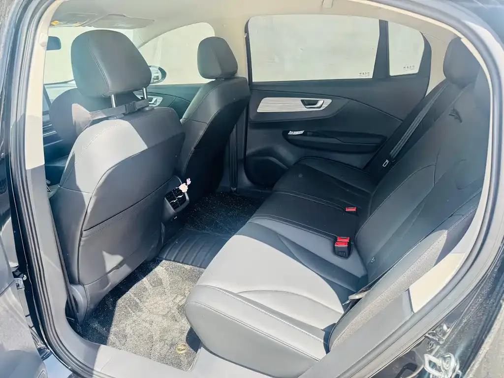 Hongqi E-QM5 — фото 3