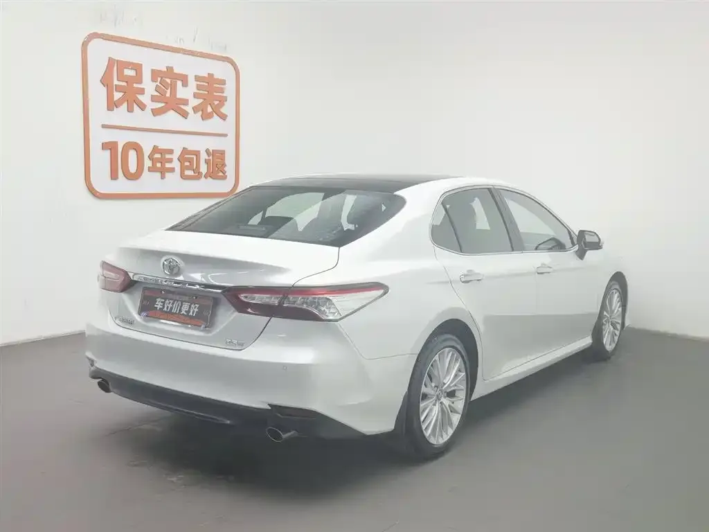 Toyota Camry — фото 4