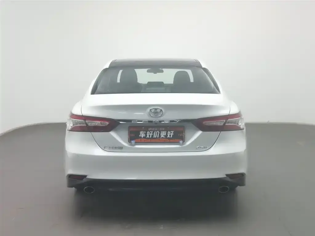 Toyota Camry — фото 5