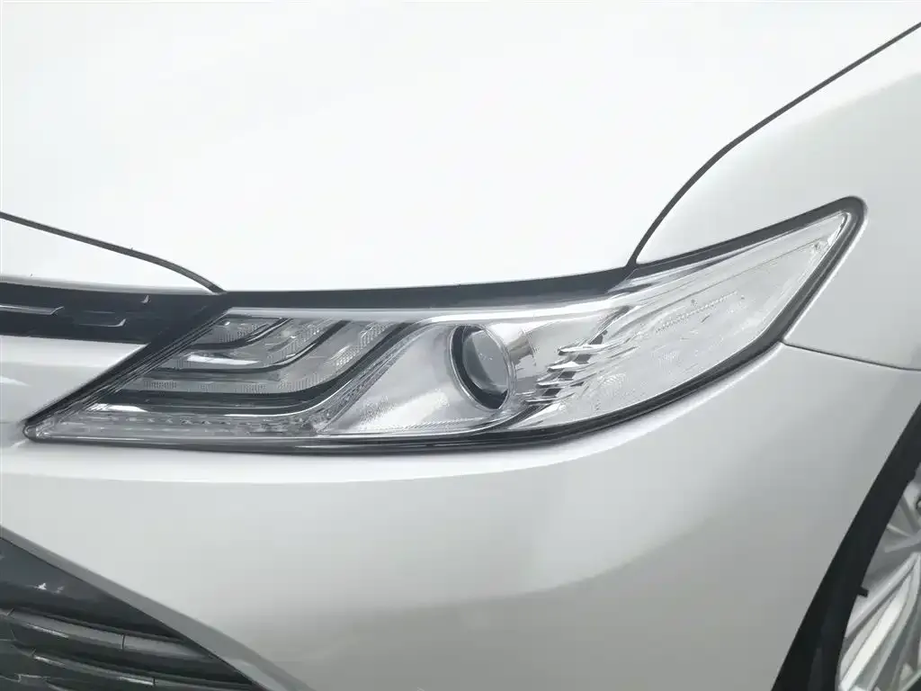 Toyota Camry — фото 6