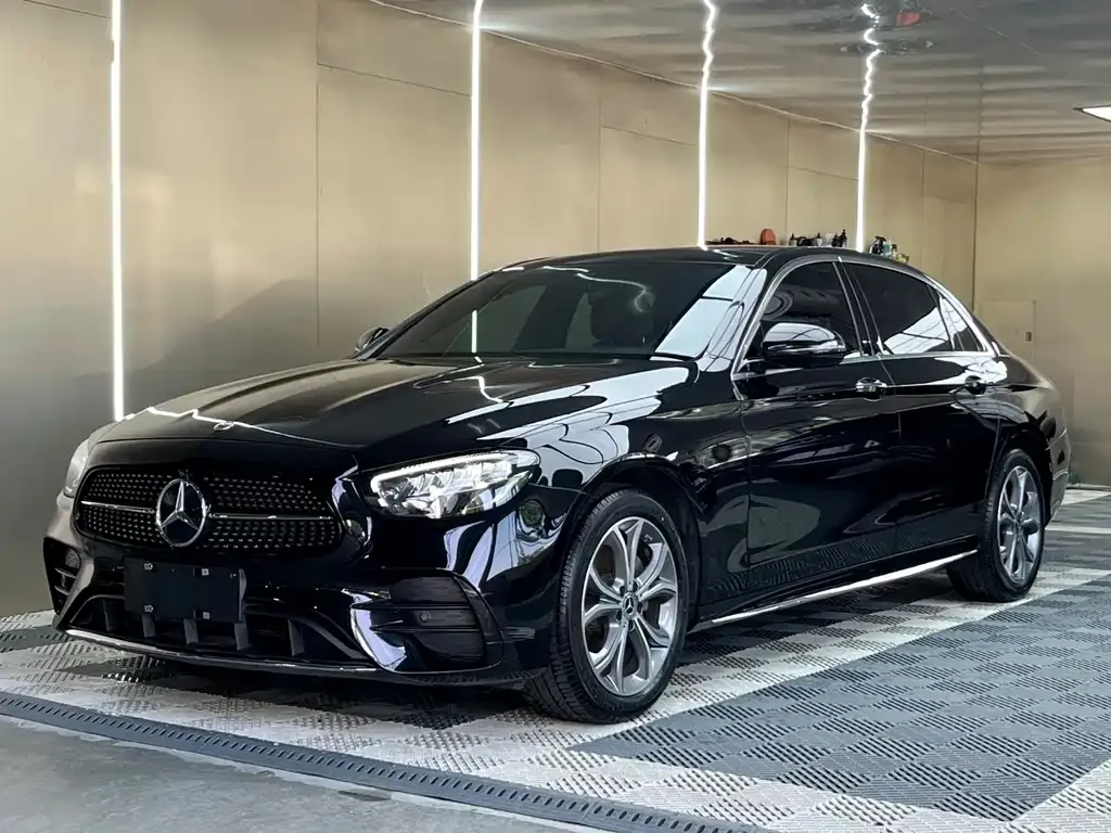 Mercedes-Benz E-Class — фото 1