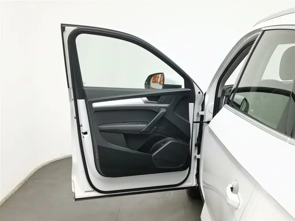 Audi Q5L 2021 из CN, фото 3