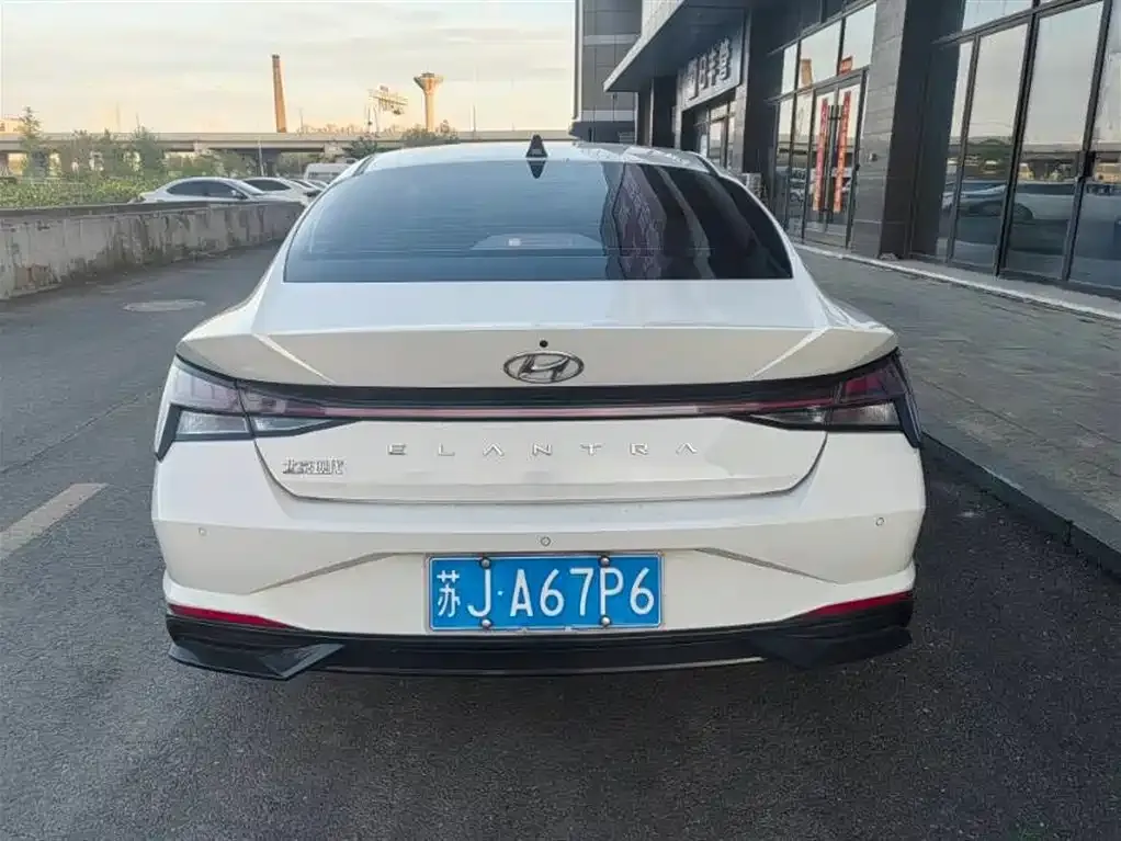 Hyundai Elantra — фото 7