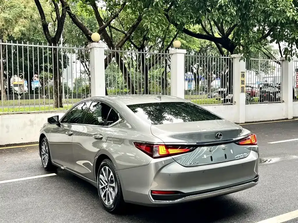 Lexus ES — фото 9
