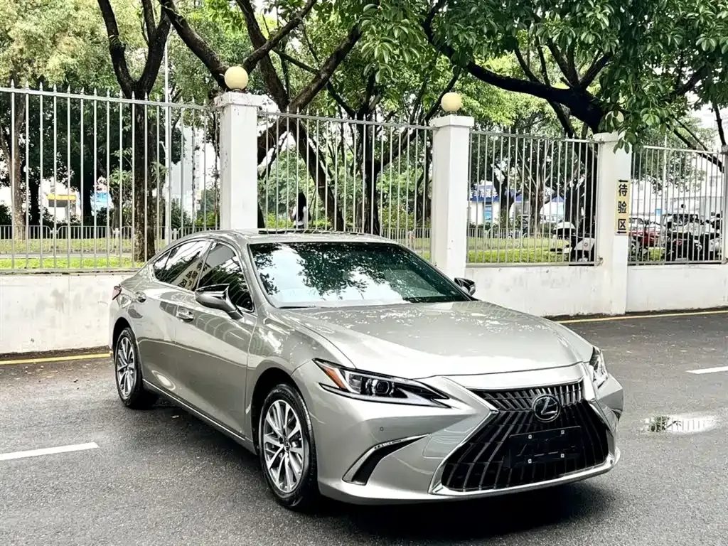 Lexus ES — фото 10