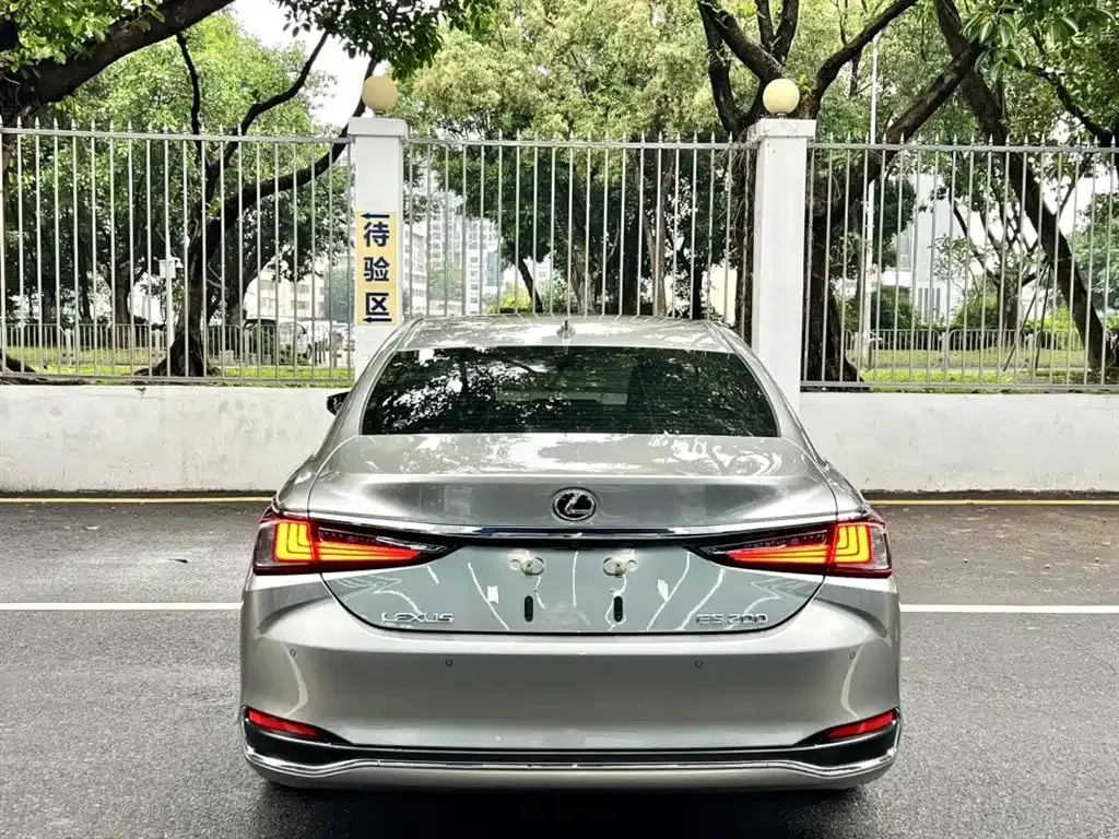 Lexus ES — фото 6