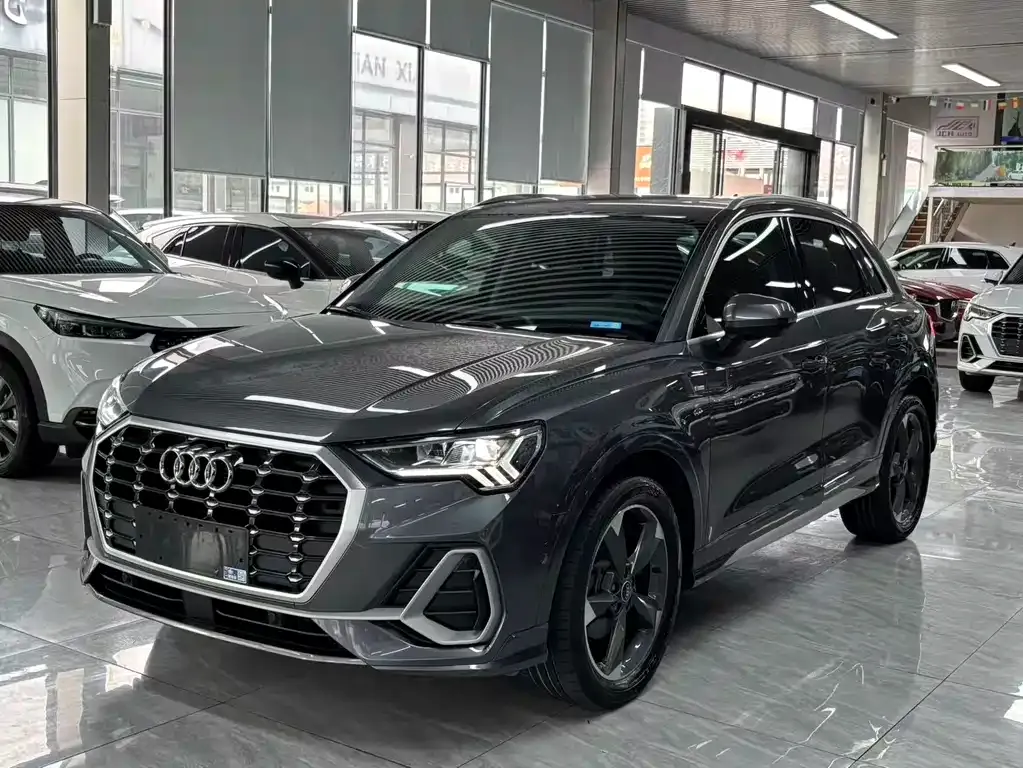 Audi Q3 — фото 1