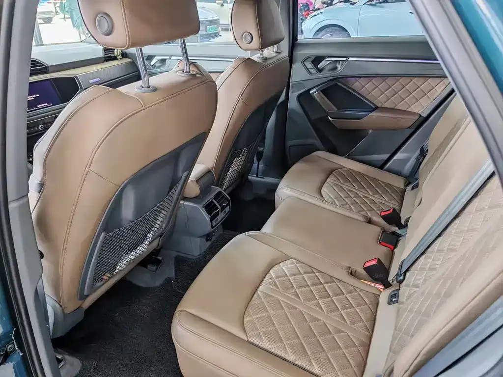 Audi Q3 Sportback 2023 из CN, фото 2