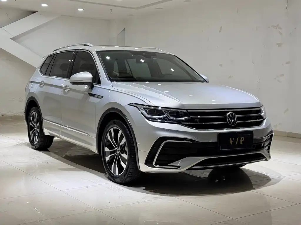 Volkswagen Tiguan L — фото 3