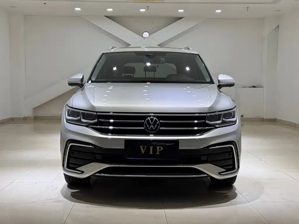Volkswagen Tiguan L — фото 2