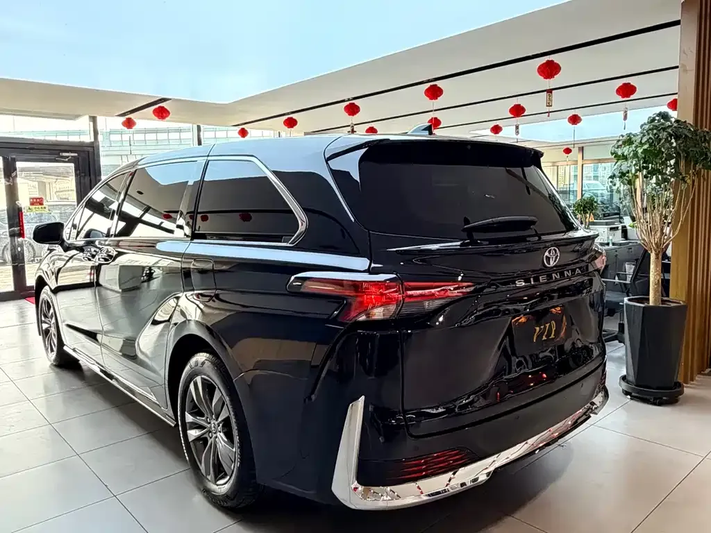 Toyota Sienna — фото 4