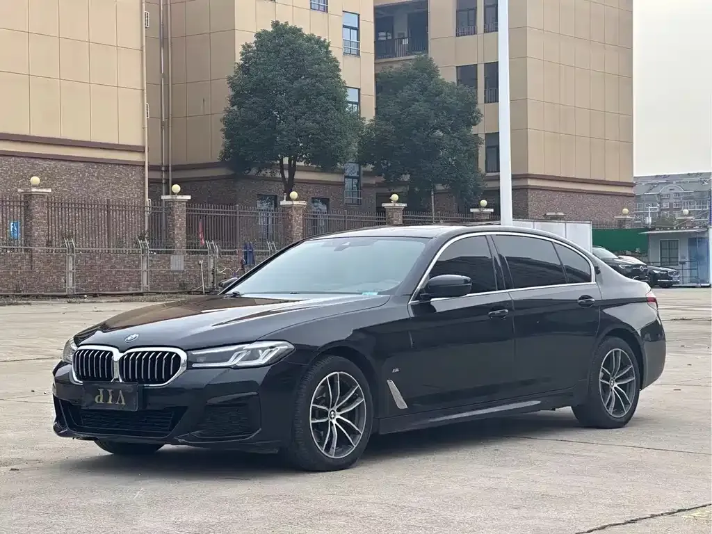 BMW 5 Series — фото 1
