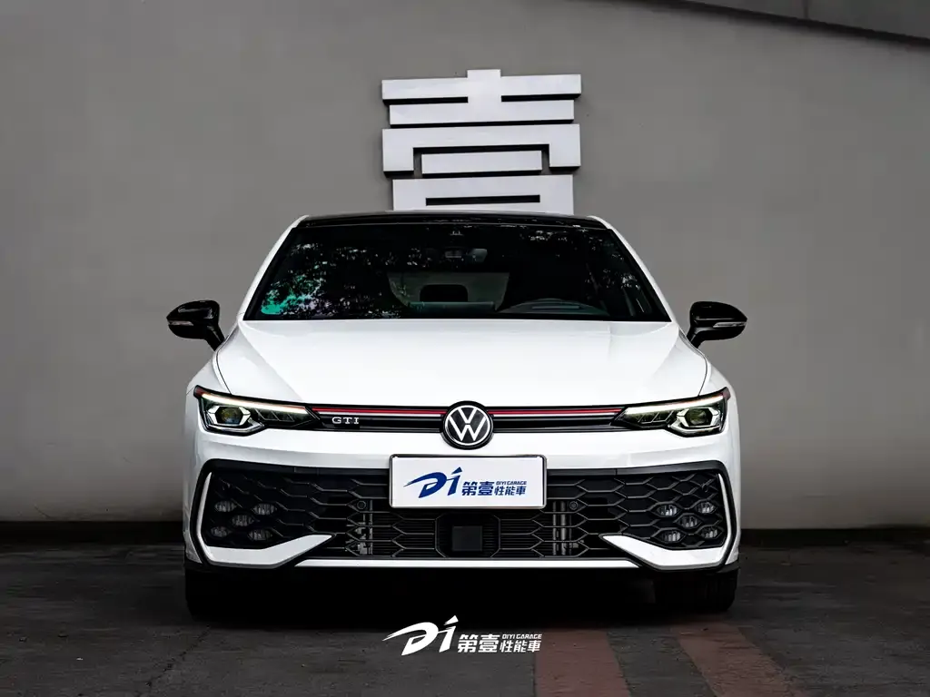 Volkswagen Golf GTI — фото 1