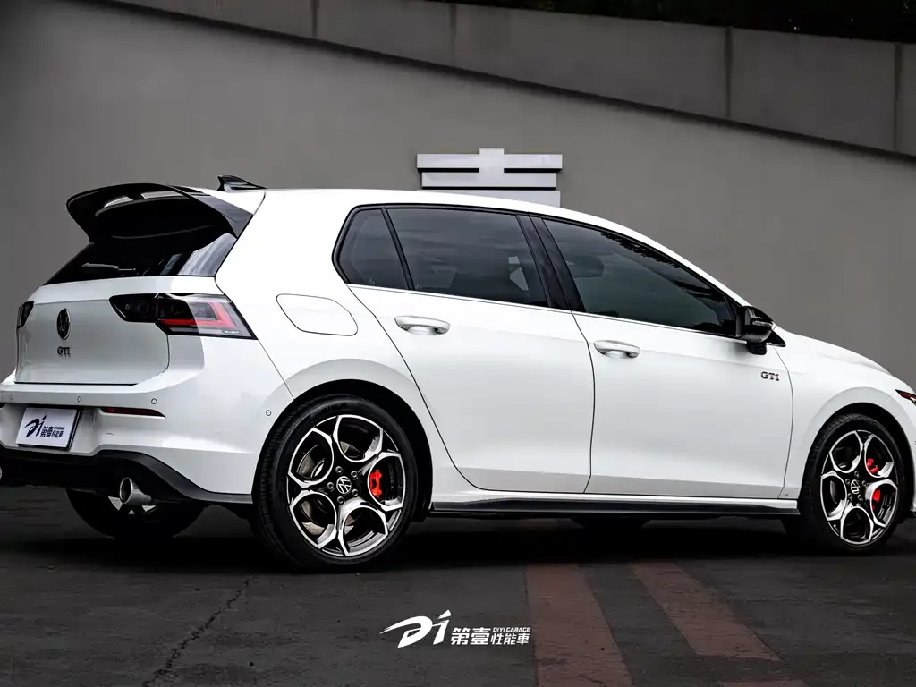 Volkswagen Golf GTI — фото 7