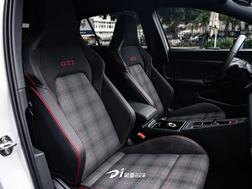 Volkswagen Golf GTI — фото 9