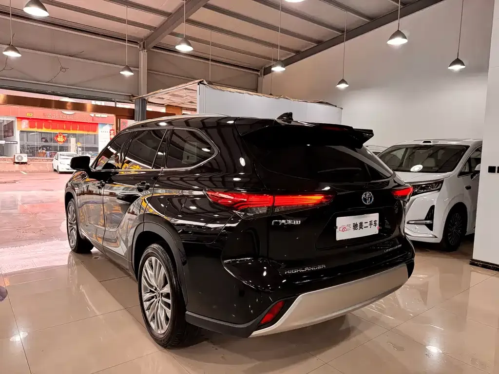 Toyota Highlander — фото 10