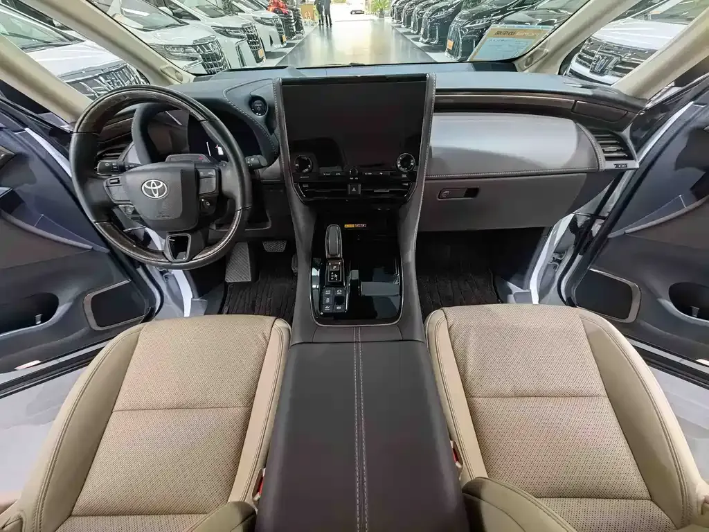 Toyota Alphard — фото 3