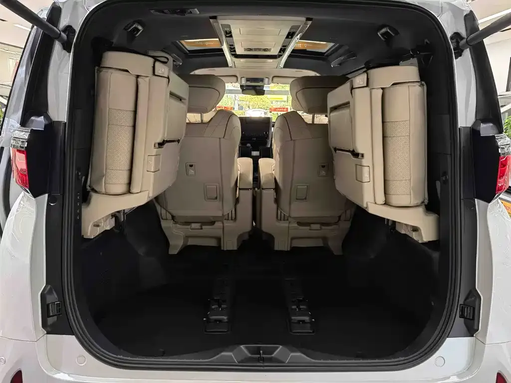 Toyota Alphard — фото 8