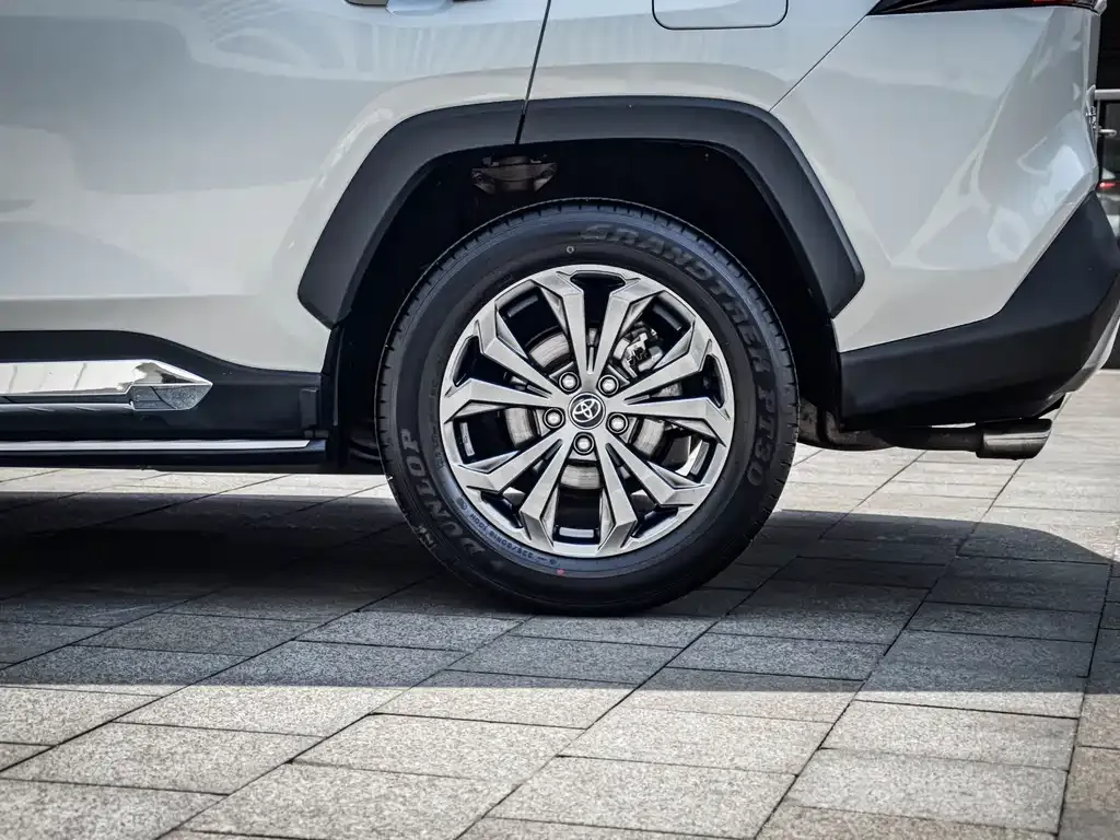 Toyota RAV4 — фото 4