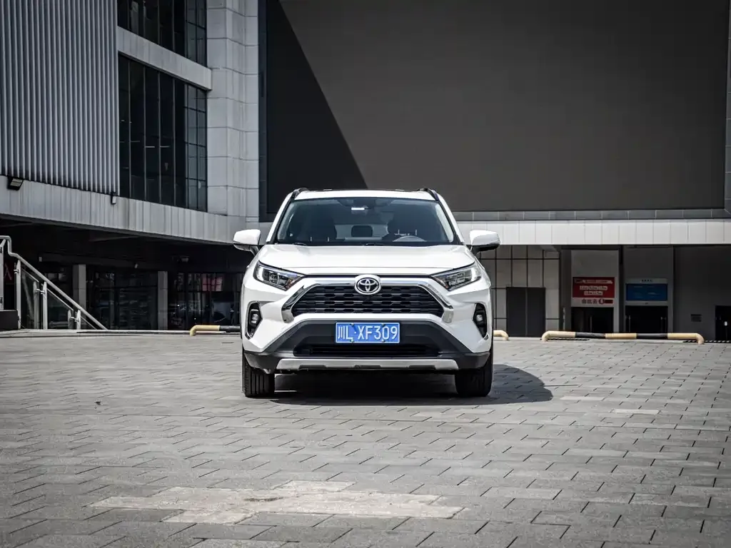 Toyota RAV4 — фото 3