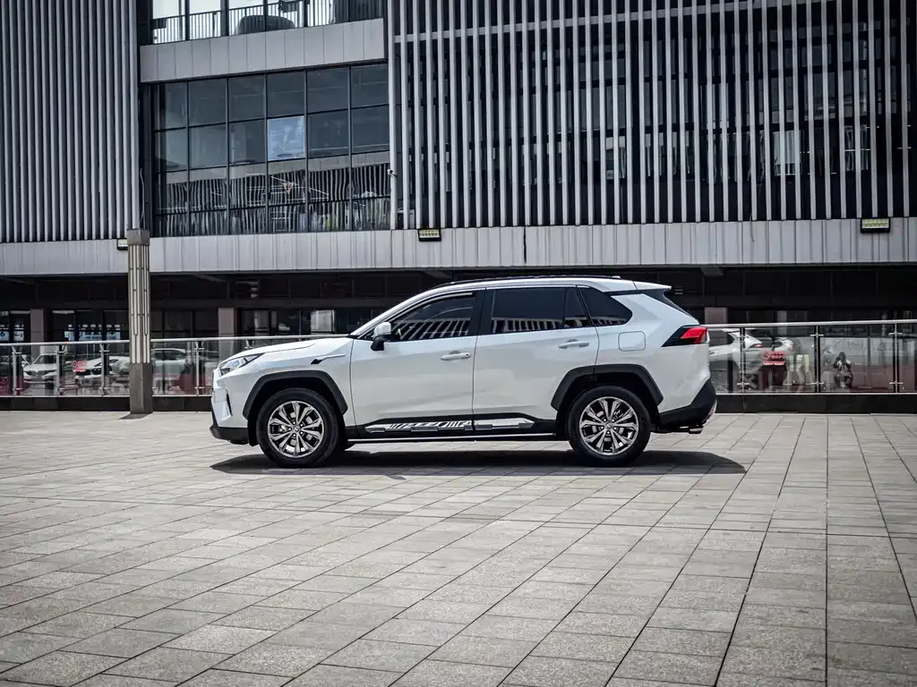 Toyota RAV4 — фото 9