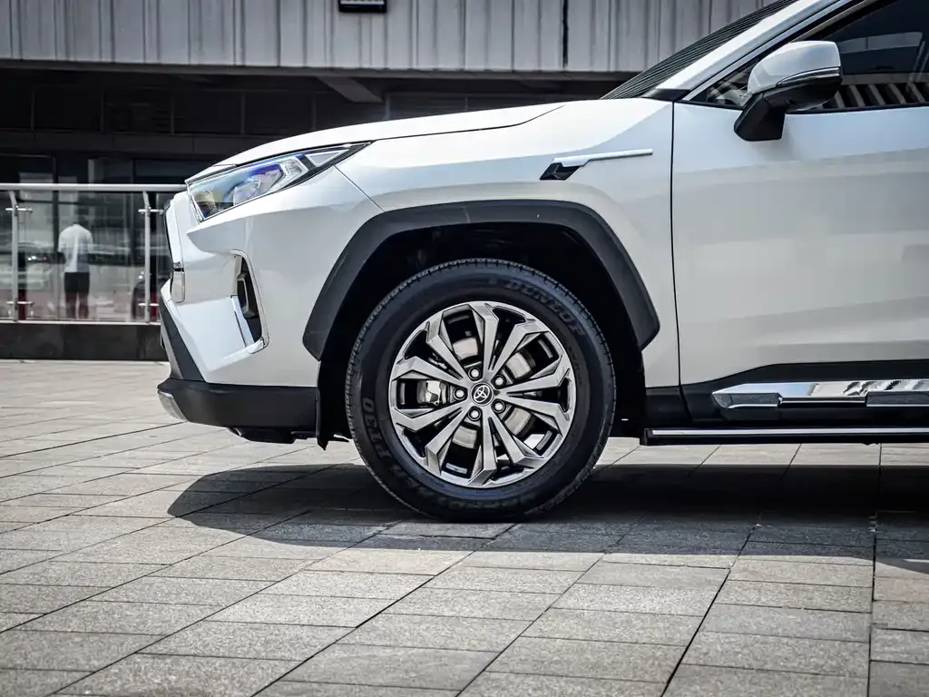 Toyota RAV4 — фото 10