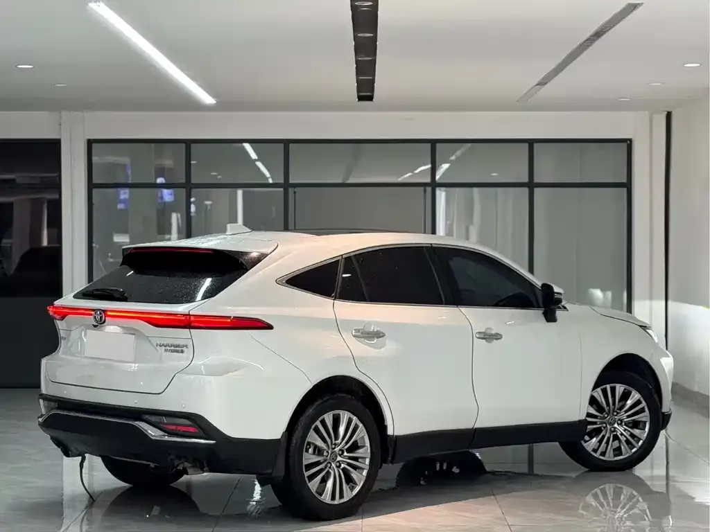 Toyota Harrier — фото 3