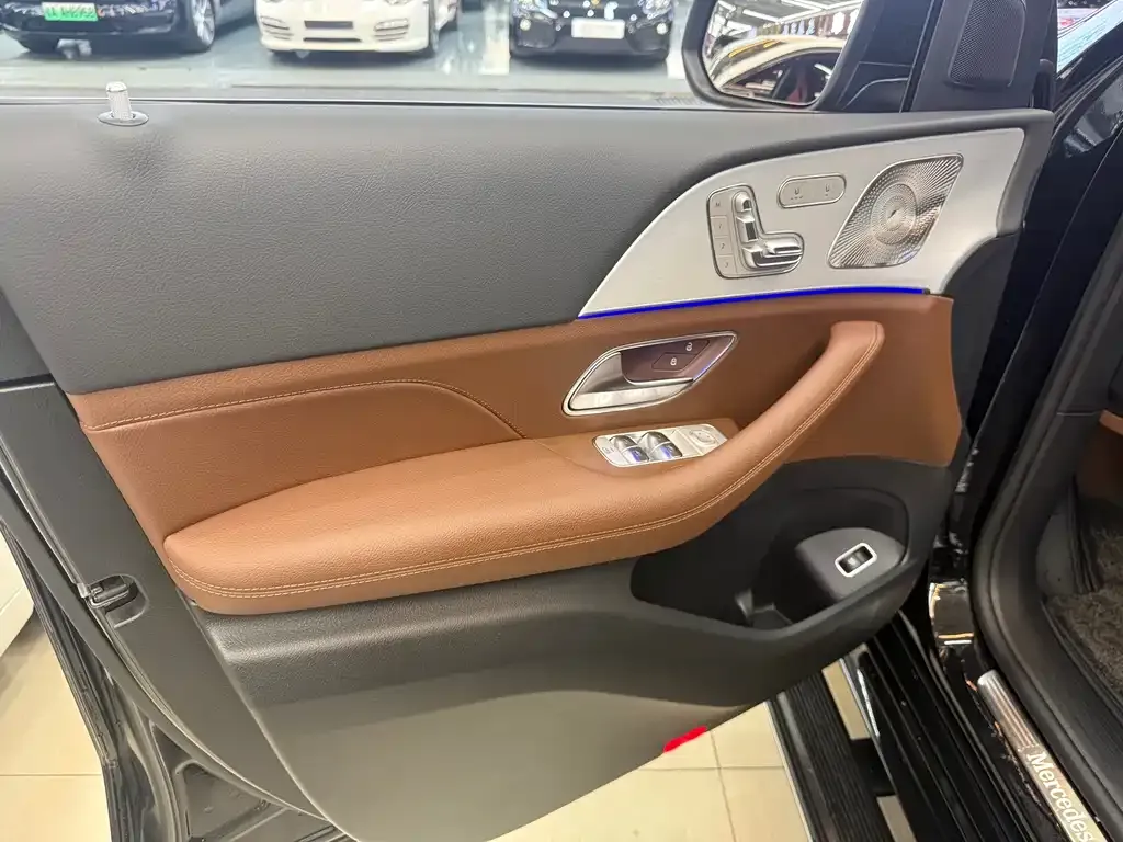 Mercedes-Benz GLS — фото 10