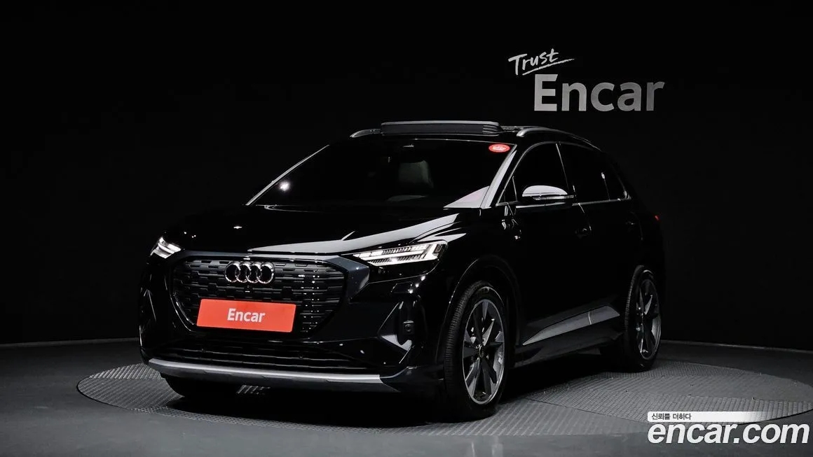 Audi Q4 e-tron — фото 1