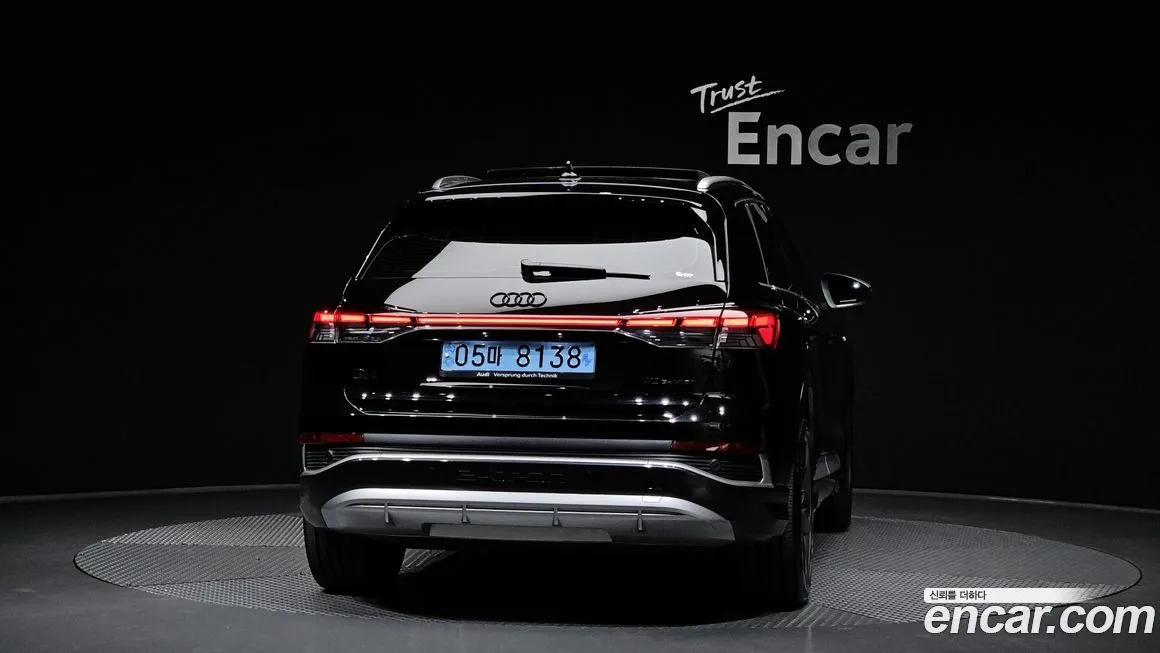 Audi Q4 e-tron — фото 2