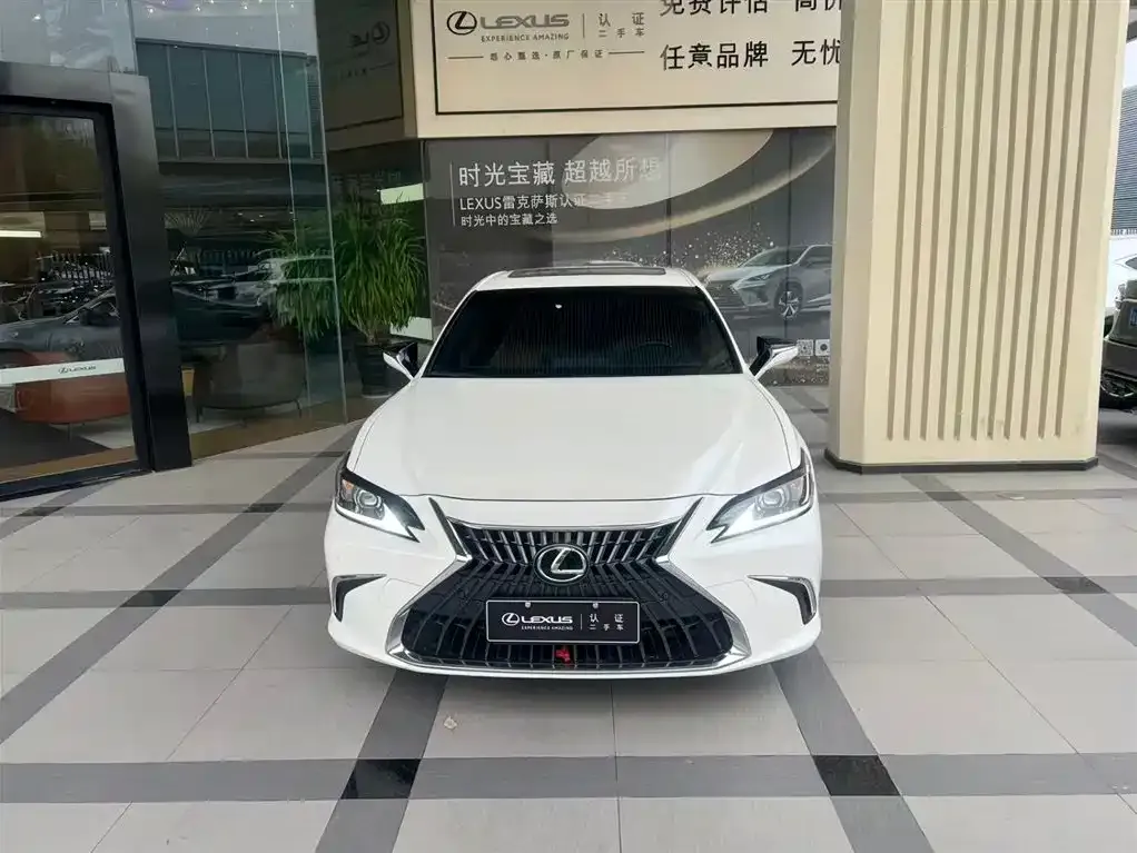 Lexus ES — фото 1