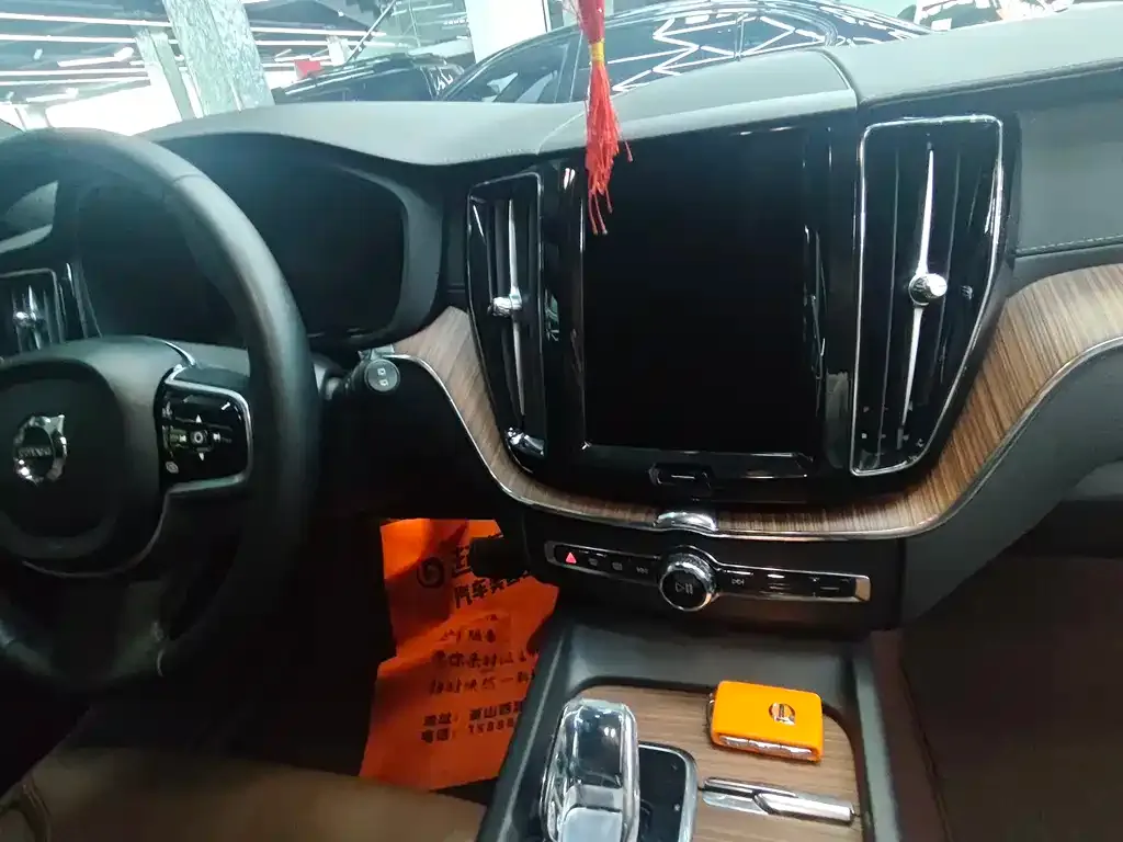 Volvo XC60 2023 из CN, фото 7