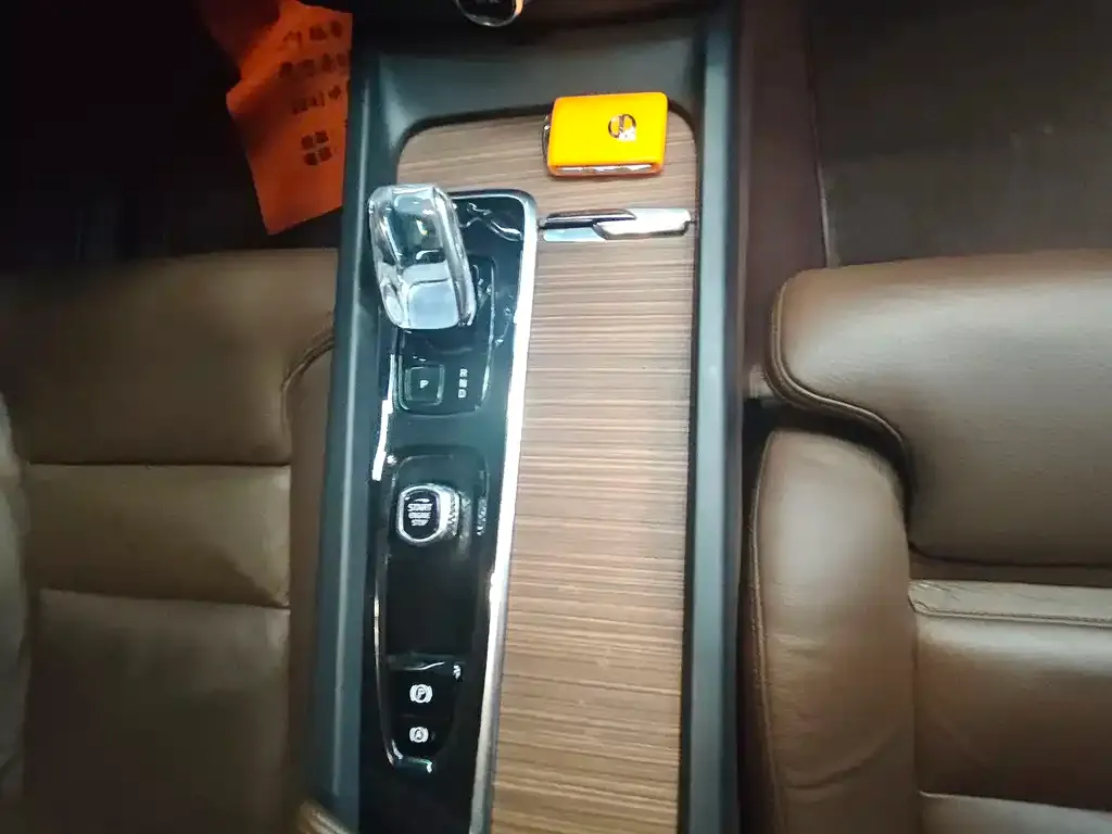 Volvo XC60 2023 из CN, фото 2