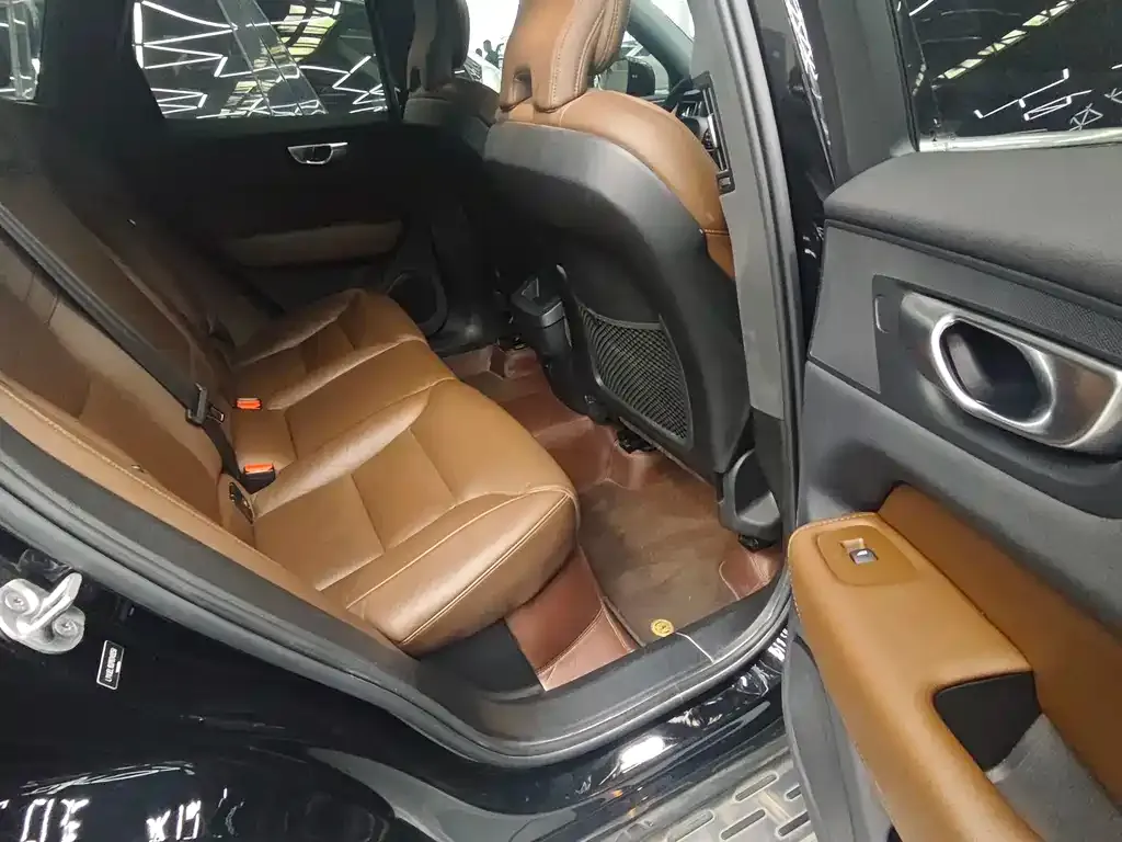Volvo XC60 2023 из CN, фото 5