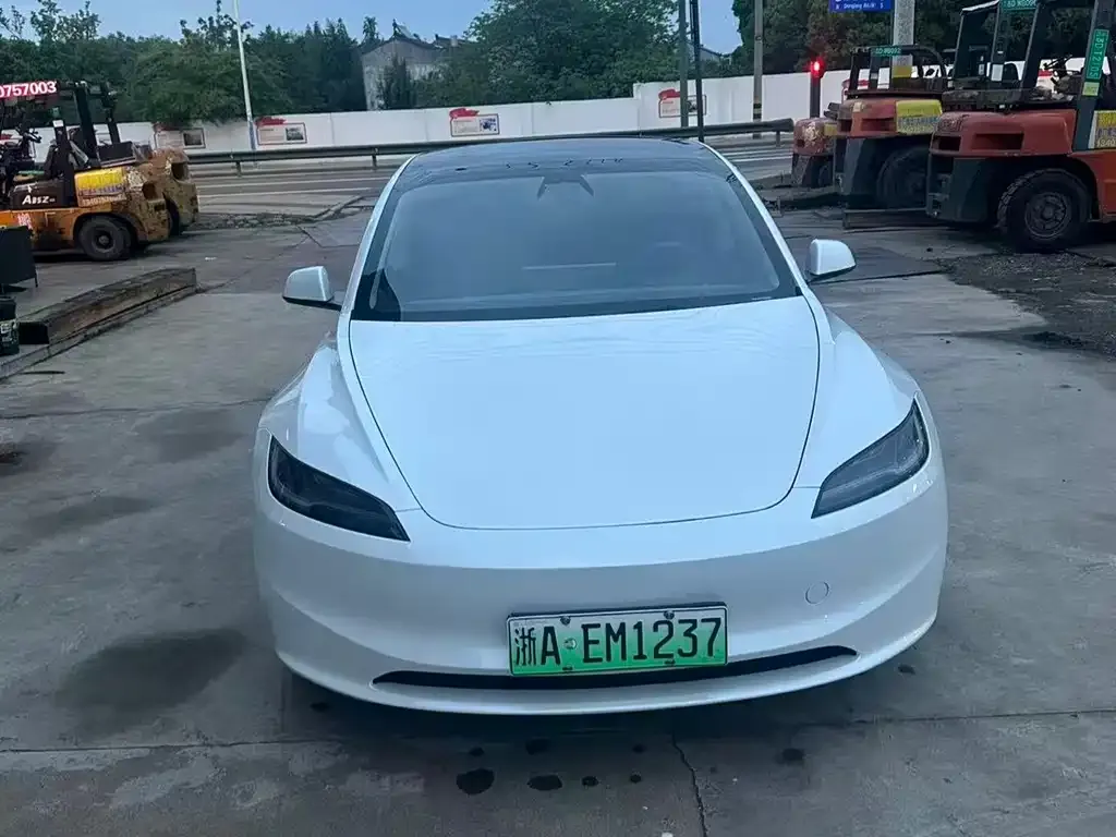 Tesla Model 3 — фото 7