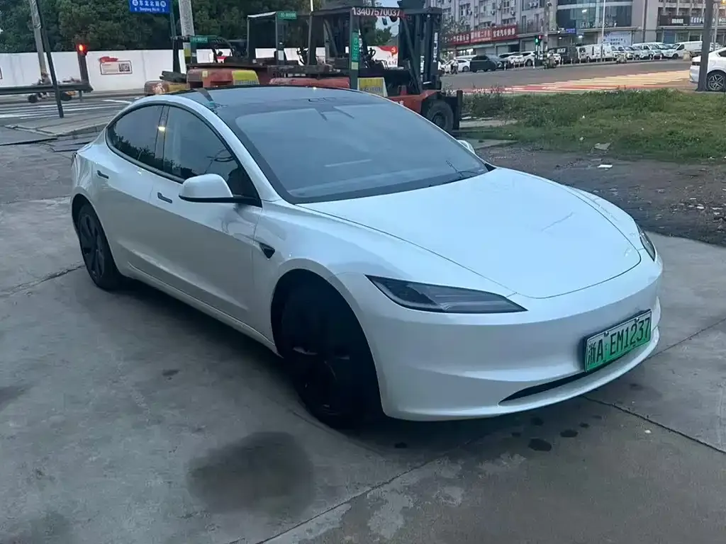 Tesla Model 3 — фото 6