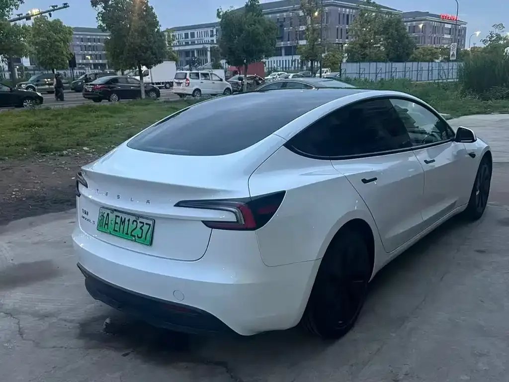 Tesla Model 3 — фото 9