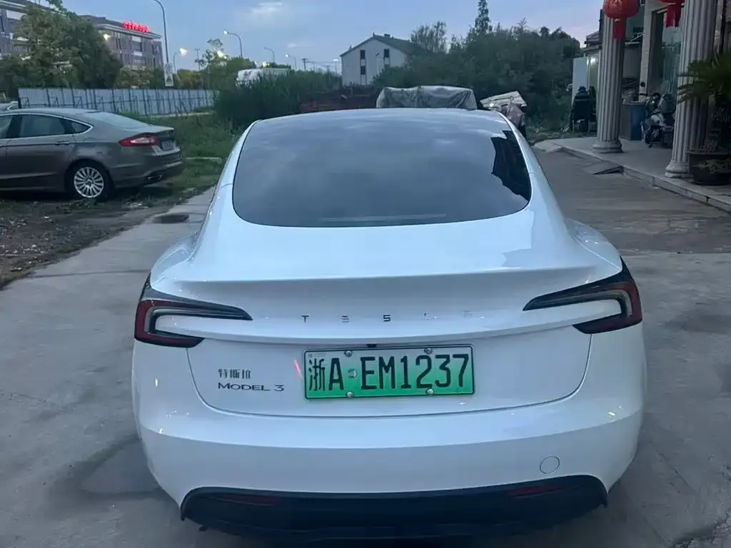Tesla Model 3 — фото 5