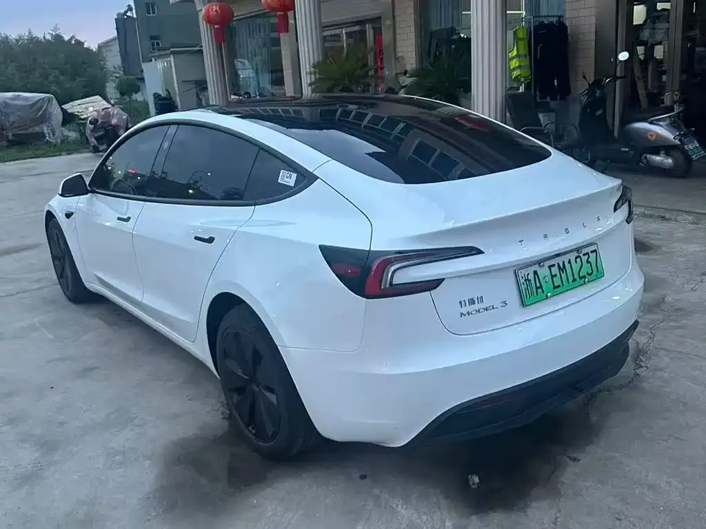 Tesla Model 3 — фото 10