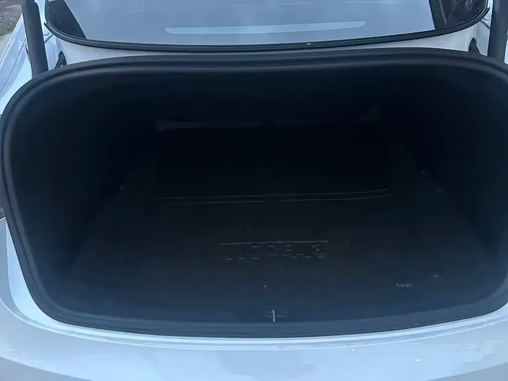 Tesla Model 3 — фото 3