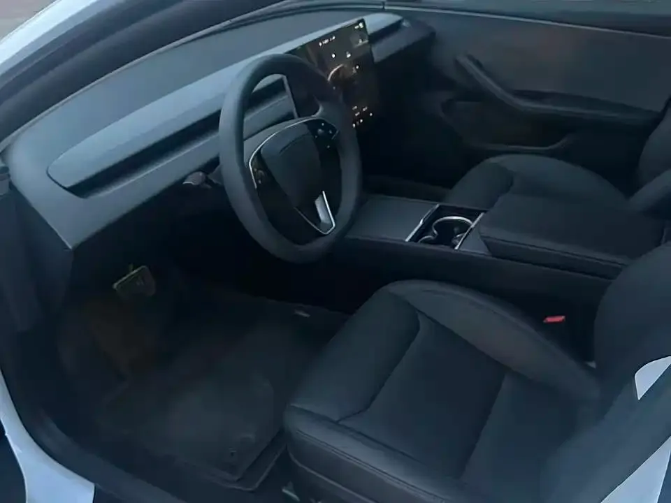 Tesla Model 3 — фото 2