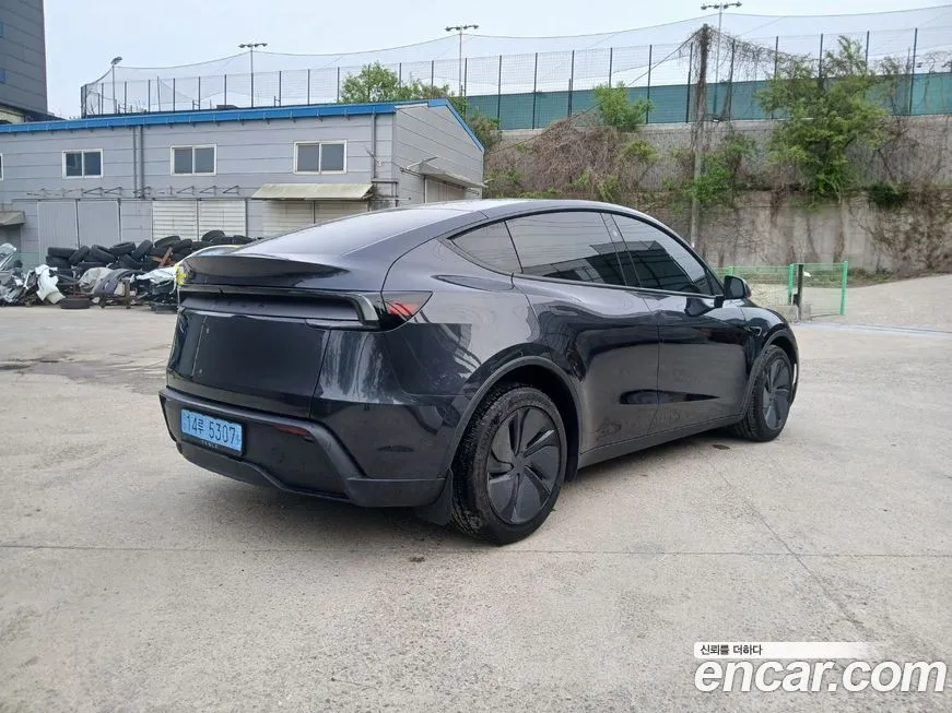 Tesla Model Y — фото 8