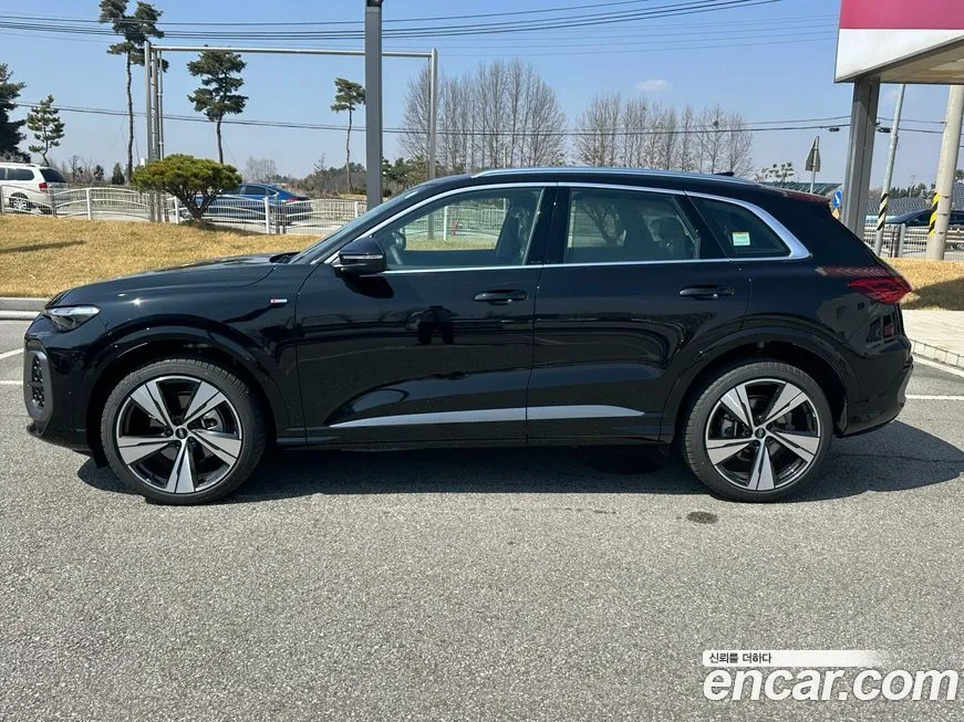 Audi Q5 2025 из KR, фото 4
